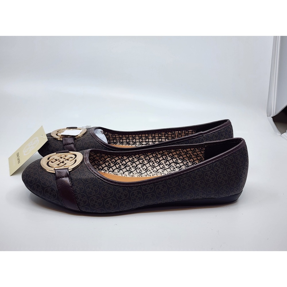 Daisy Fuentes Womens Monogram Ballet Flats Brown Gold Medallion 10W Wide Width